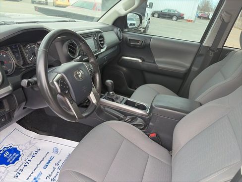 Used 2019 Toyota Tacoma 4D Double Cab image 16