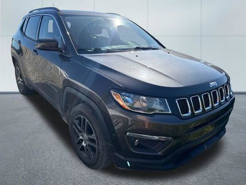 Used 2018 Jeep Compass Latitude w/ Cold Weather Group AWD/4WD image 5
