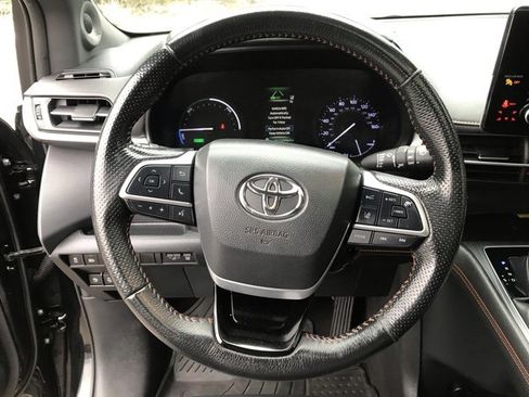 Certified 2022 Toyota Sienna XSE w/ XSE Plus Package image 14