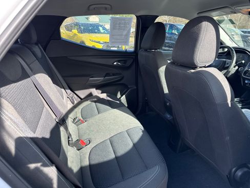 Used 2022 Chevrolet Bolt EUV LT w/ Comfort Package image 26