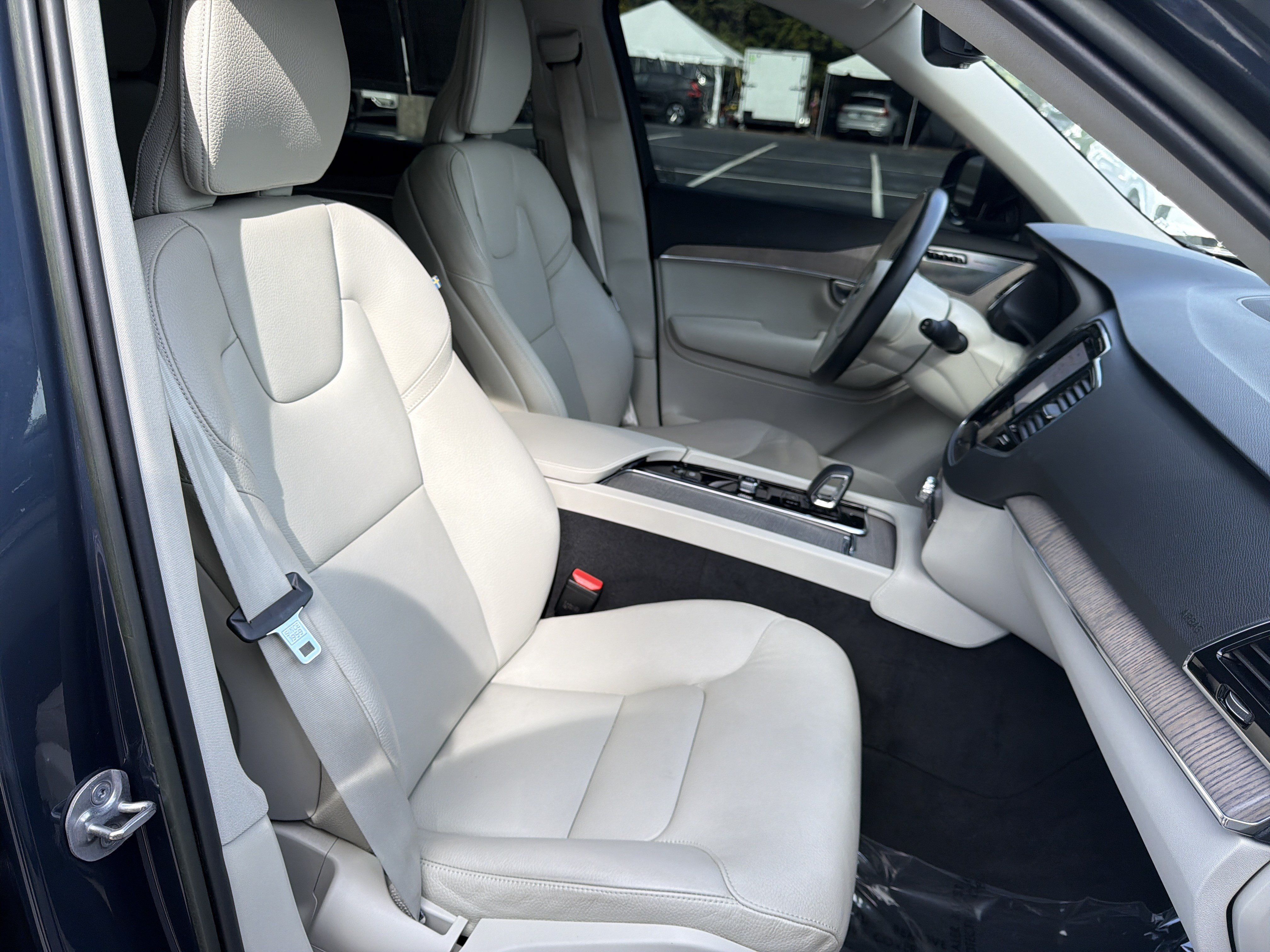 Certified 2023 Volvo XC90 B6 Plus w/ Protection Package Premier AWD/4WD image 35