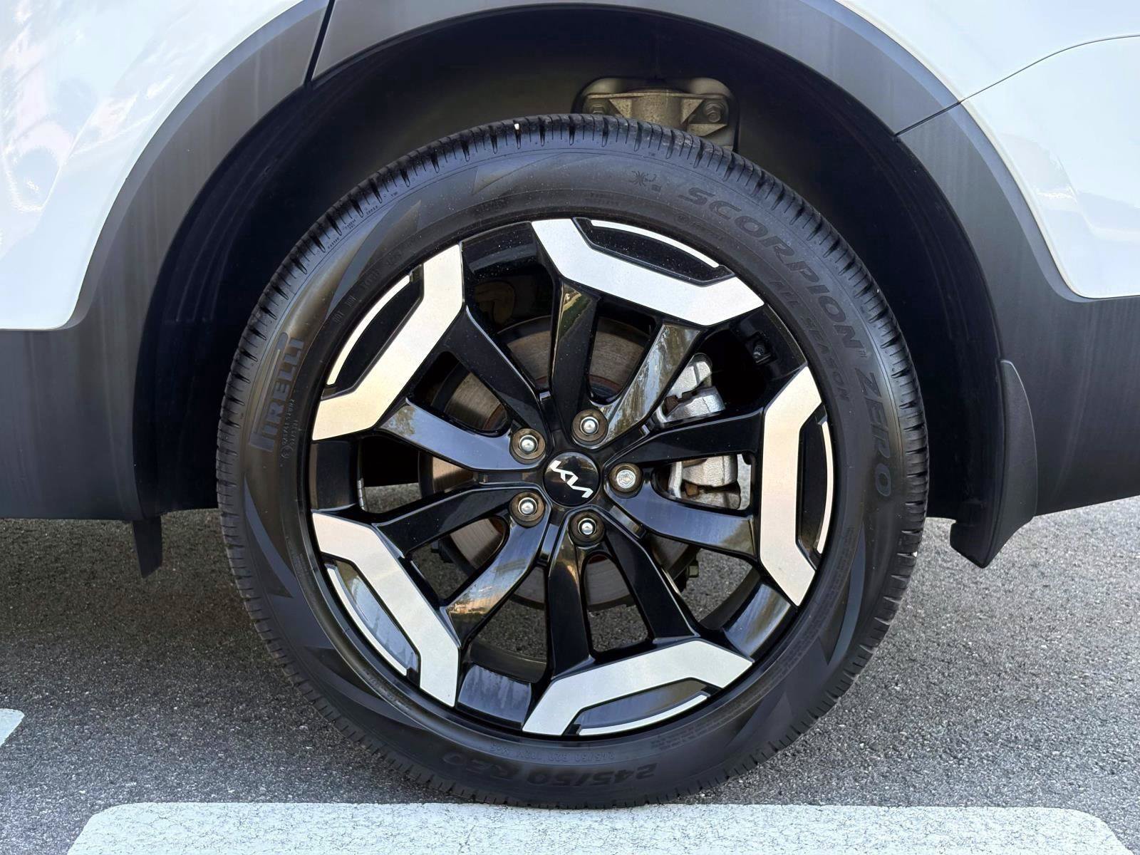 Certified 2025 Kia Telluride EX w/ EX Captain's Chair Package AWD/4WD image 30