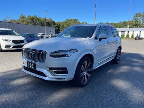 Used 2024 Volvo XC90 B6 Plus image 2