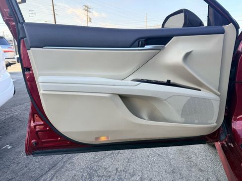 Used 2018 Toyota Camry LE image 21