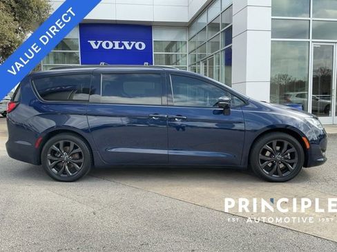 Used 2018 Chrysler Pacifica Limited image 5