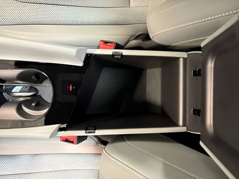 New 2025 Hyundai Elantra Limited image 48