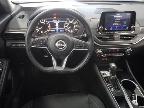 Used 2024 Nissan Altima 2.5 SV FWD image 11