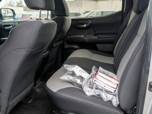 Used 2022 Toyota Tacoma TRD Off-Road w/ Technology Package AWD/4WD image 11