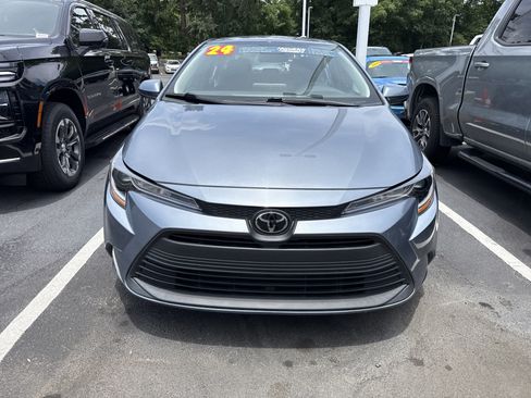 Used 2024 Toyota Corolla LE FWD image 3