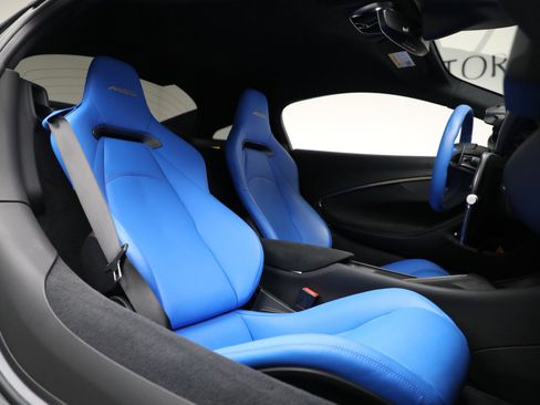 Used 2023 McLaren Artura image 27