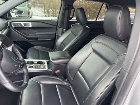 Used 2020 Ford Explorer XLT w/ Equipment Group 202A image 3
