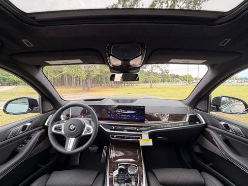 New 2027 BMW X7 xDrive40i w/ M Sport Package AWD/4WD image 2