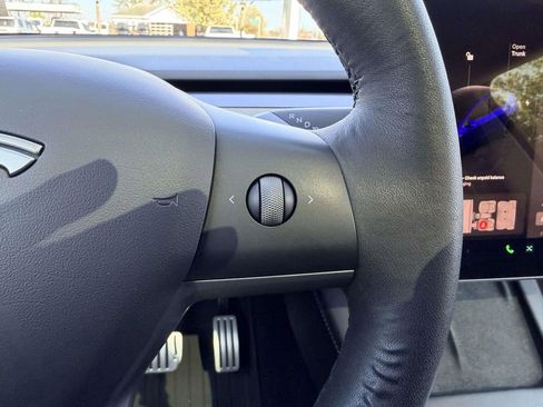 Used 2022 Tesla Model Y Performance image 7