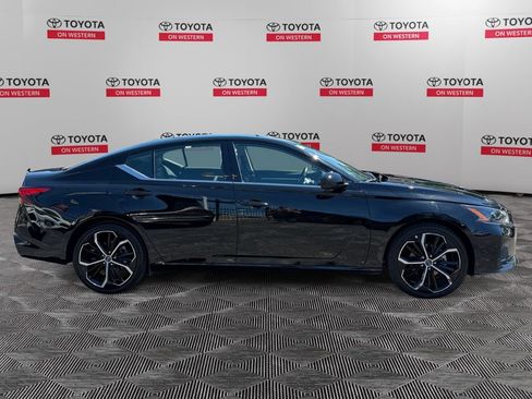 Used 2024 Nissan Altima 2.5 SR FWD image 4