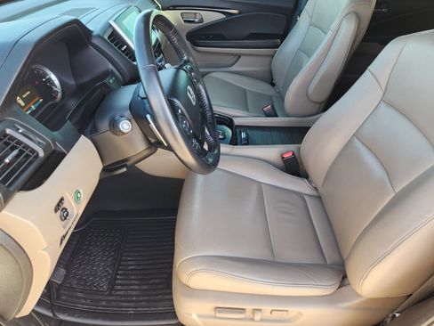 Used 2016 Honda Pilot Touring image 16