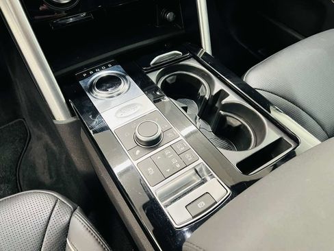 Used 2018 Land Rover Discovery HSE AWD/4WD image 14