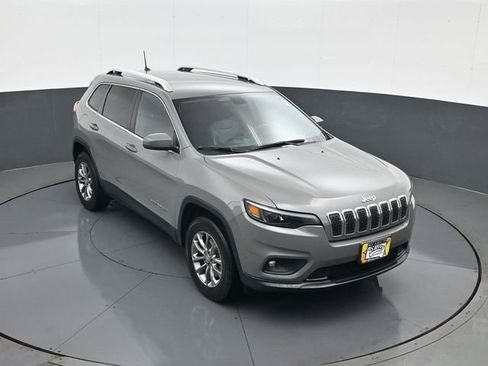 Used 2019 Jeep Cherokee Latitude Plus w/ Cold Weather Group AWD/4WD image 15