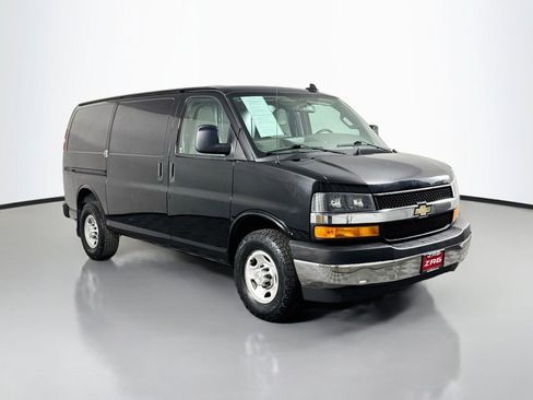 Used 2017 Chevrolet Express 2500 RWD image 7