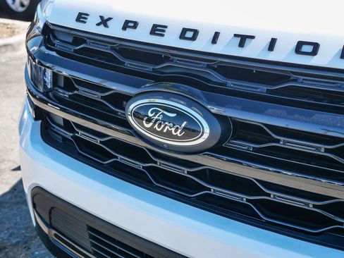 Used 2022 Ford Expedition Limited AWD/4WD image 10