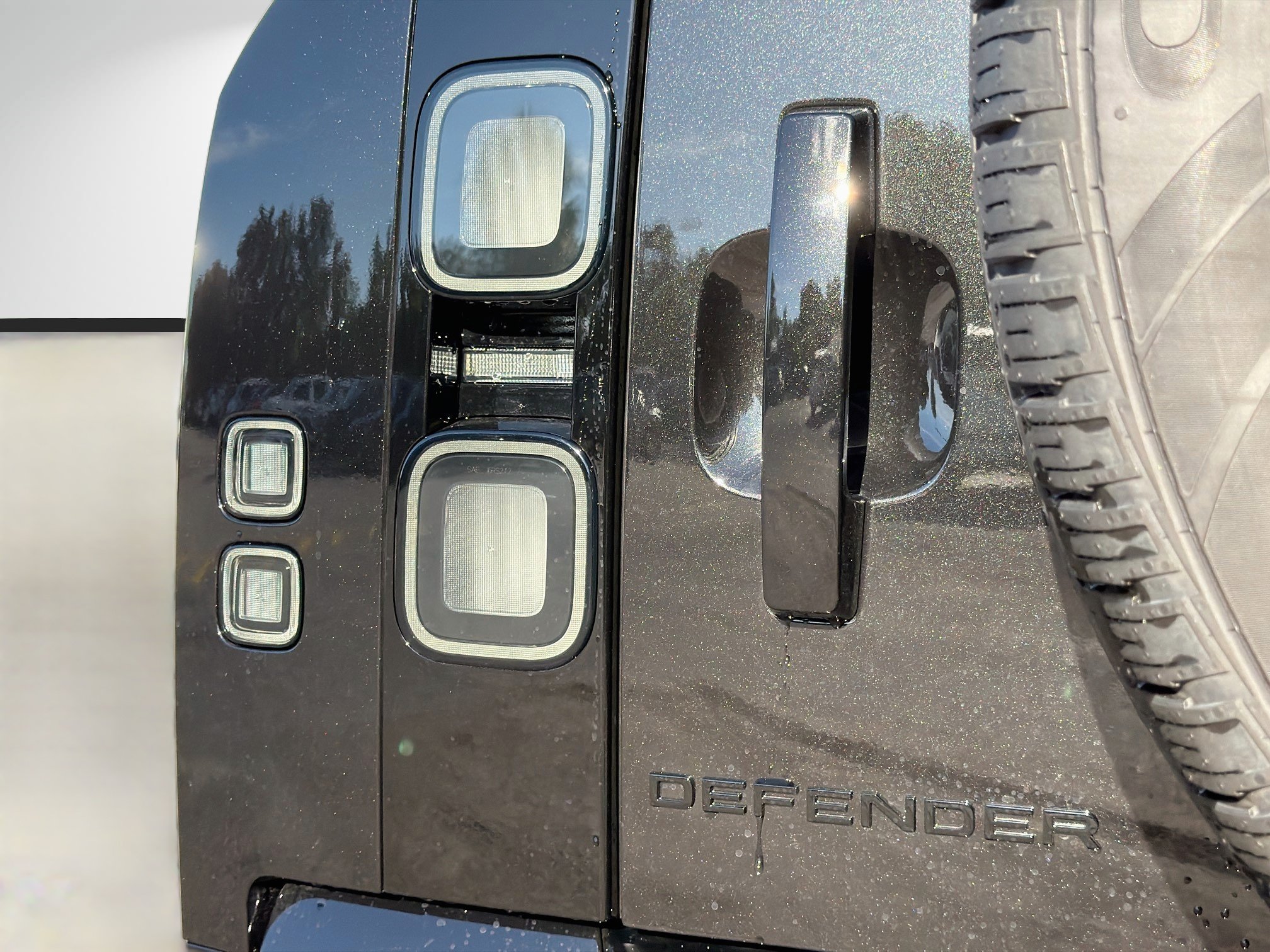 New 2026 Land Rover Defender 110 X-Dynamic SE AWD/4WD image 10