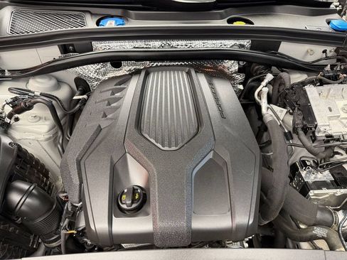 Certified 2026 Porsche Macan Turbo AWD/4WD image 22