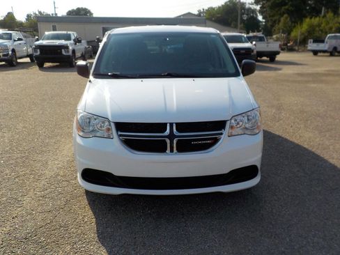 Used 2018 Dodge Grand Caravan SE w/ UConnect Hands-Free Group FWD image 8