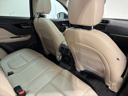 Used 2020 Jaguar F-PACE Prestige image 27