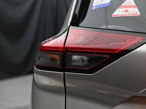 Used 2025 Nissan Rogue Platinum w/ Tech Package image 12