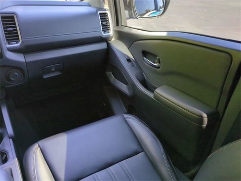 Used 2024 Nissan Frontier SL w/ Technology Package image 16