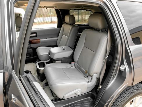 Used 2011 Toyota Sequoia Platinum AWD/4WD image 39