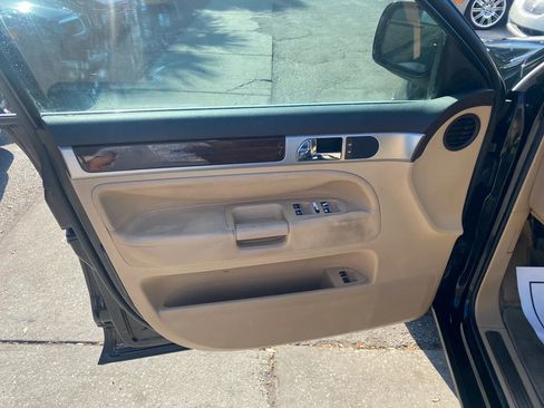 Used 2005 Volkswagen Touareg V8 image 21