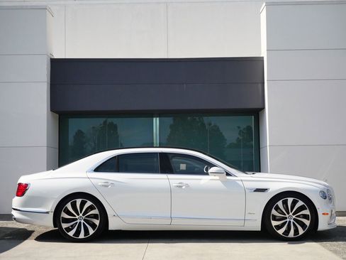 New 2026 Bentley Flying Spur Azure image 5