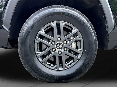 Used 2023 Toyota Tundra SR5 w/ SR5 Convenience Package AWD/4WD image 11