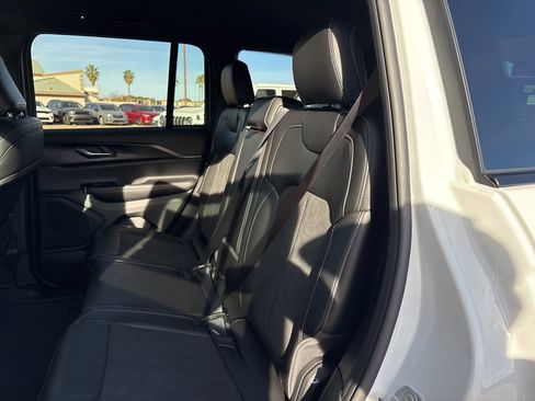 New 2025 Jeep Grand Cherokee Altitude image 18