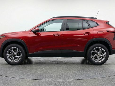 Used 2025 Chevrolet Trax LT FWD image 5