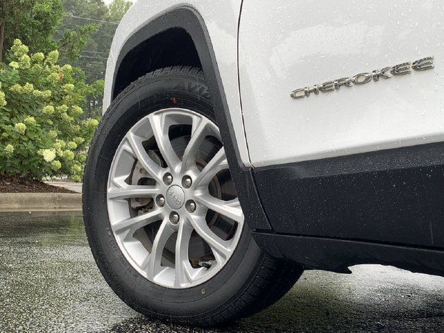 Used 2020 Jeep Cherokee Latitude FWD image 41