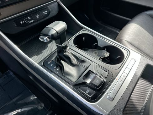 Used 2025 Kia Carnival image 20