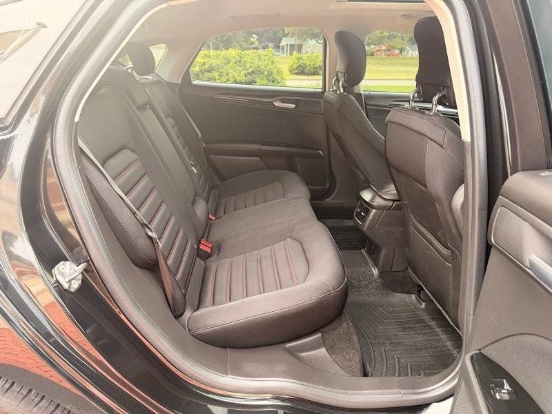 Used 2013 Ford Fusion SE FWD image 18