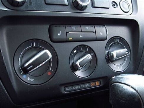 Used 2011 Volkswagen Jetta SEL image 16