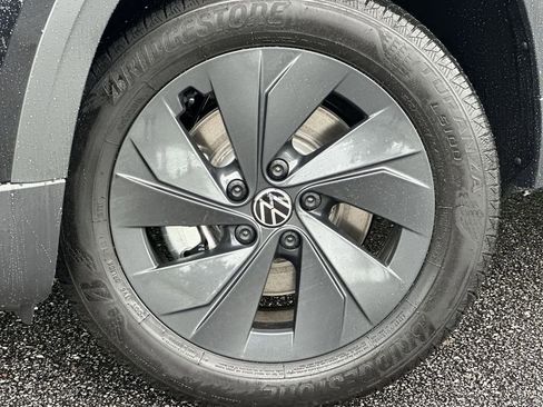 New 2025 Volkswagen Taos S image 10