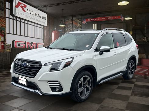 Used 2022 Subaru Forester Touring AWD/4WD image 1