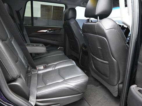 Used 2018 Cadillac Escalade 4WD image 18