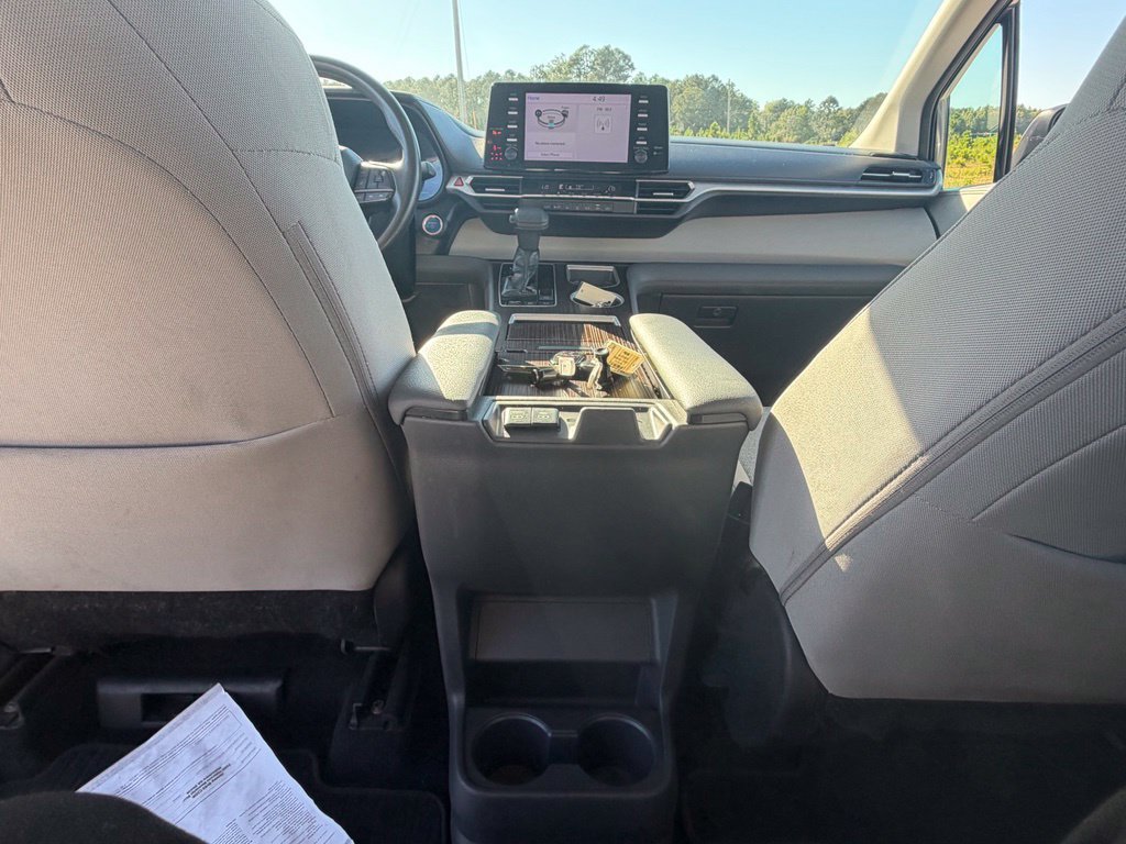 Used 2023 Toyota Sienna LE FWD image 35