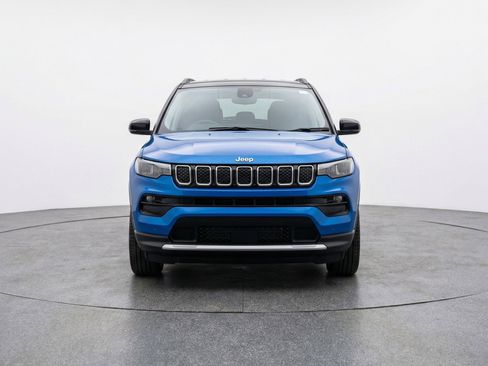 Used 2025 Jeep Compass Limited AWD/4WD image 2