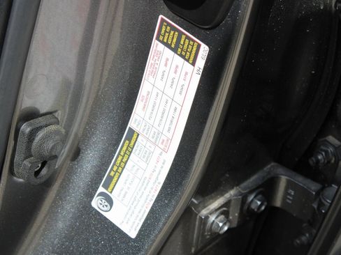 Used 2023 Nissan Armada SL w/ Captain's Chairs Package image 34