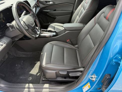 Used 2025 Chevrolet Trax RS FWD image 10