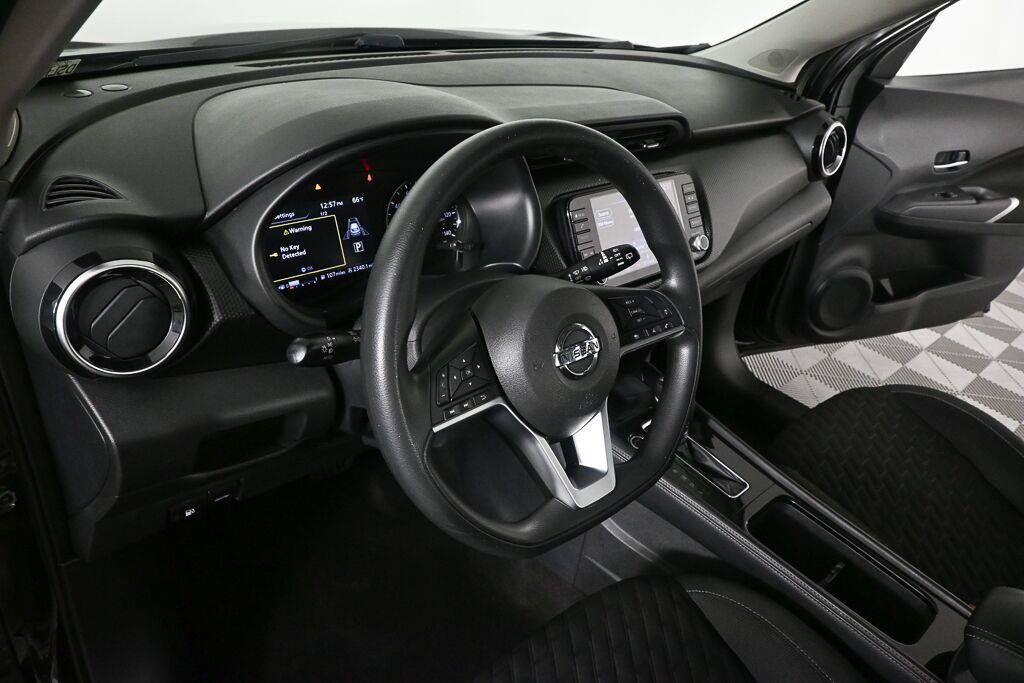 Used 2021 Nissan Kicks SV FWD image 2