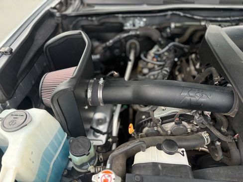 Used 2018 Toyota Tacoma TRD Sport image 11