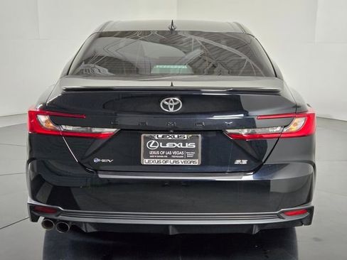 Used 2025 Toyota Camry SE image 5