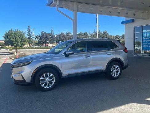 Used 2025 Honda CR-V LX image 1